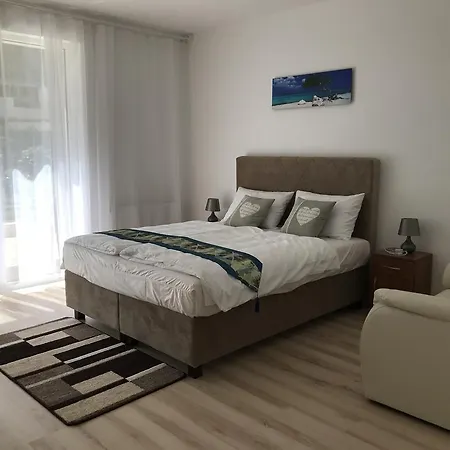 Corvin Rose Apartament *