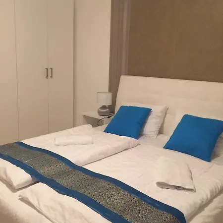 Corvin Rose Apartment *