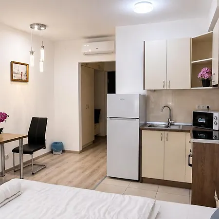 Corvin Rose Apartment *