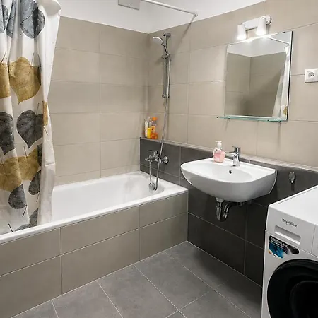 Corvin Rose Apartment *