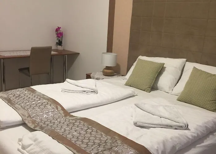 Corvin Rose *